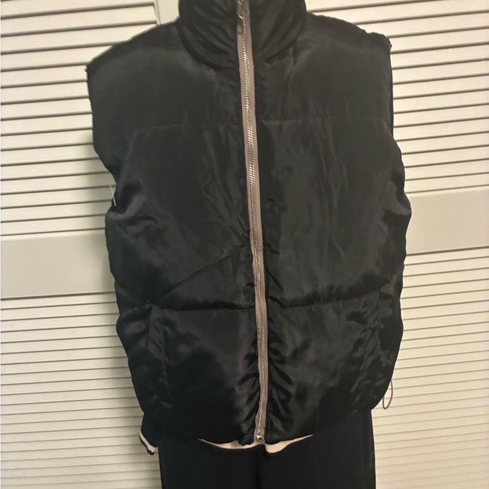 Elegant Black Women's Puffer Vest